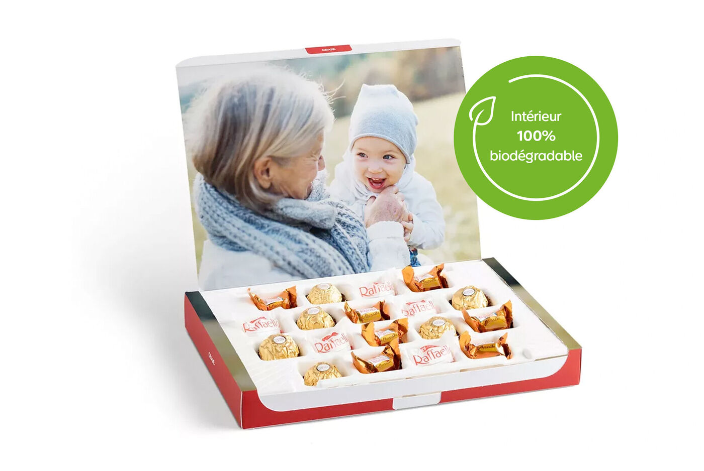 Une boîte-cadeau soigneusement conçue avec des chocolats, idéale à offrir.